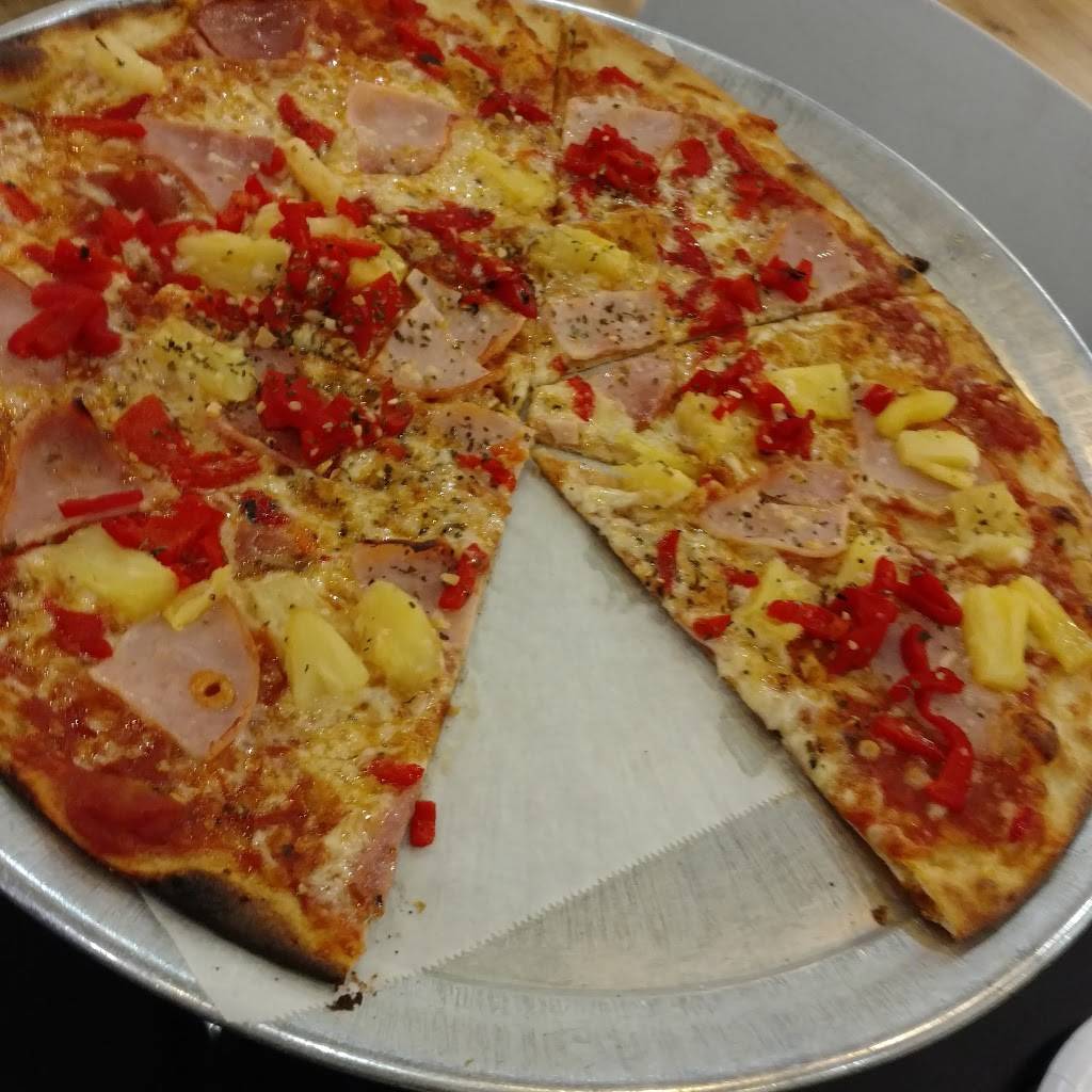 The Upper Crust Pizzeria | restaurant | 99 Central St, Wellesley, MA 02482, USA | 7812355011 OR +1 781-235-5011