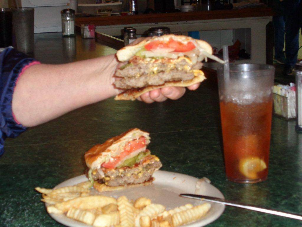 Wooly ClubHouse Restaurant & Bar | restaurant | 565 S Jefferson Ave, Cookeville, TN 38501, USA | 9318540117 OR +1 931-854-0117