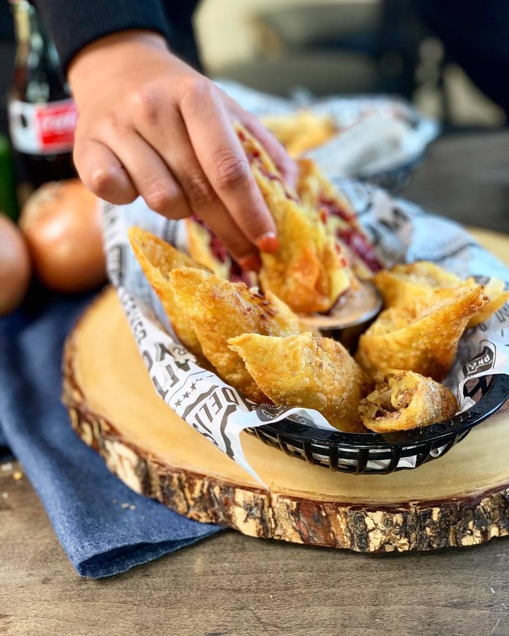 Bulldogs Cheesesteaks | restaurant | 22749 Michigan Ave, Dearborn, MI 48124, USA | 3133951000 OR +1 313-395-1000