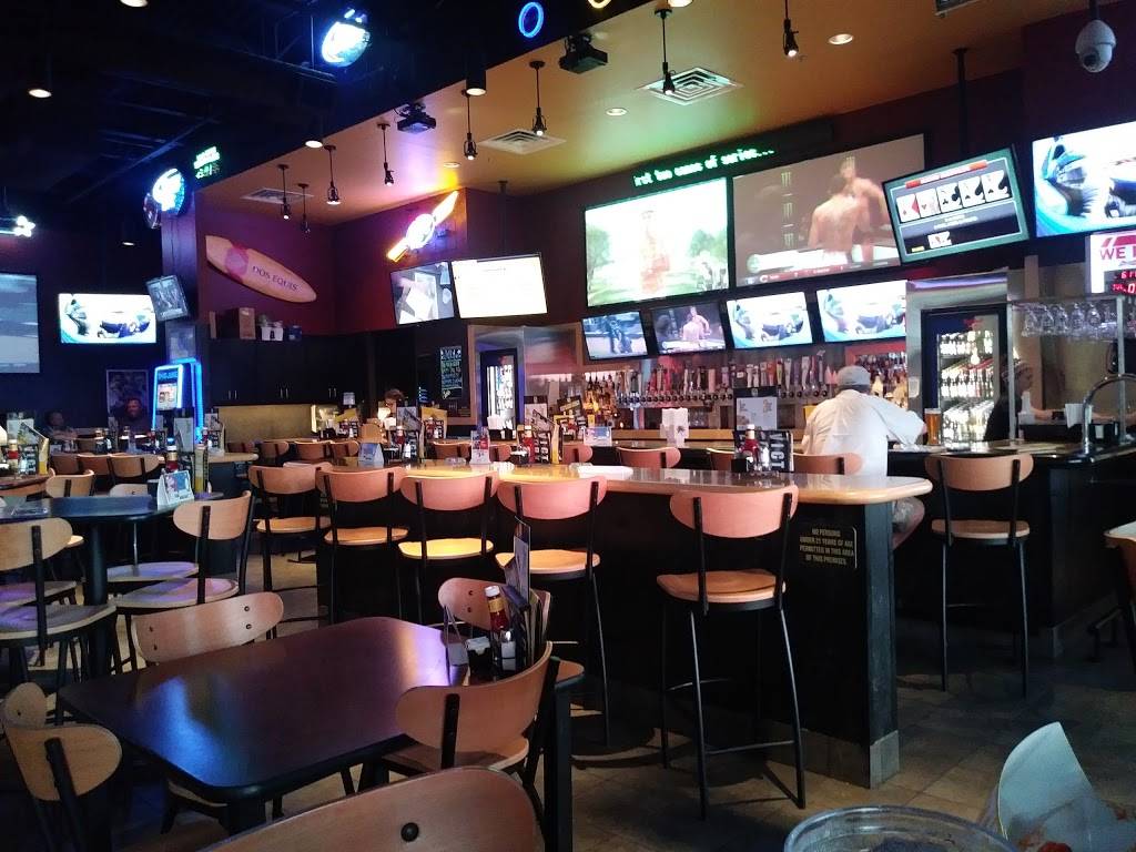 Buffalo Wild Wings | meal takeaway | 1765 Shedeck Pkwy, Yukon, OK 73099, USA | 4052651944 OR +1 405-265-1944