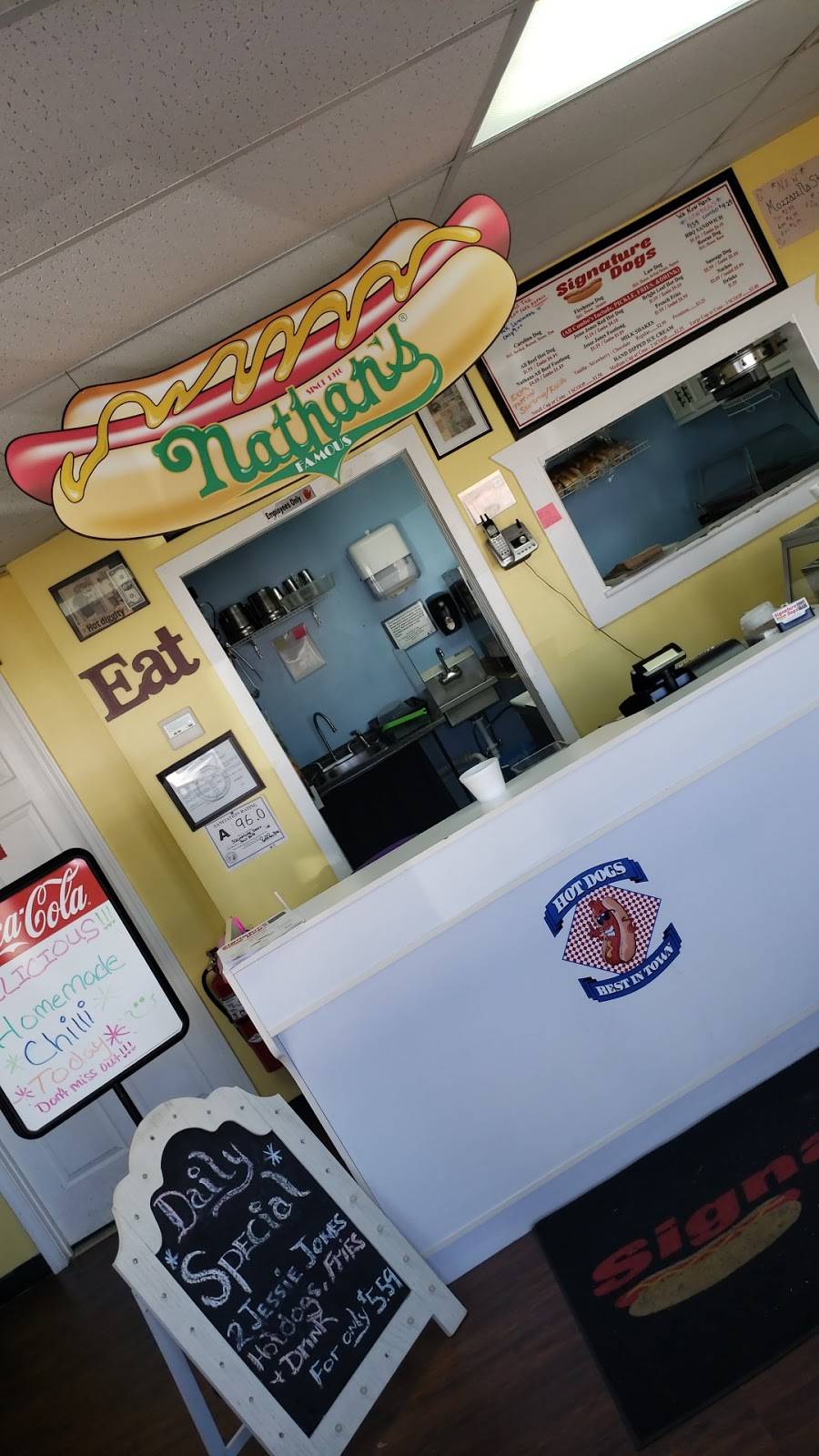 Signature Dogs | restaurant | 1300 Roanoke Ave, Roanoke Rapids, NC 27870, USA | 2525351009 OR +1 252-535-1009