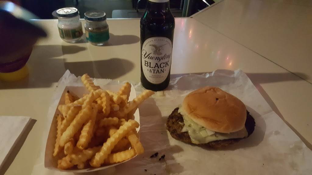 Ice House Tavern | restaurant | 1550 Walnut St, New Castle, IN 47362, USA | 7655299990 OR +1 765-529-9990