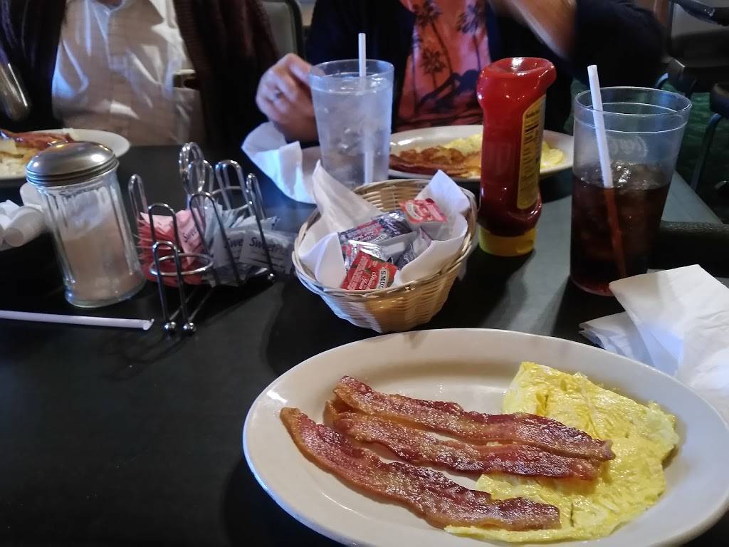 Country Kettle Restaurant | restaurant | 1704 S Heaton St, Knox, IN 46534, USA | 5747724800 OR +1 574-772-4800