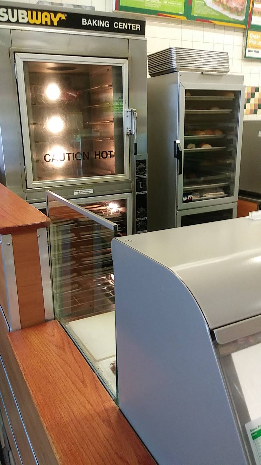 Subway | restaurant | 655 W Illinois Ave, Dallas, TX 75224, USA | 2149417827 OR +1 214-941-7827