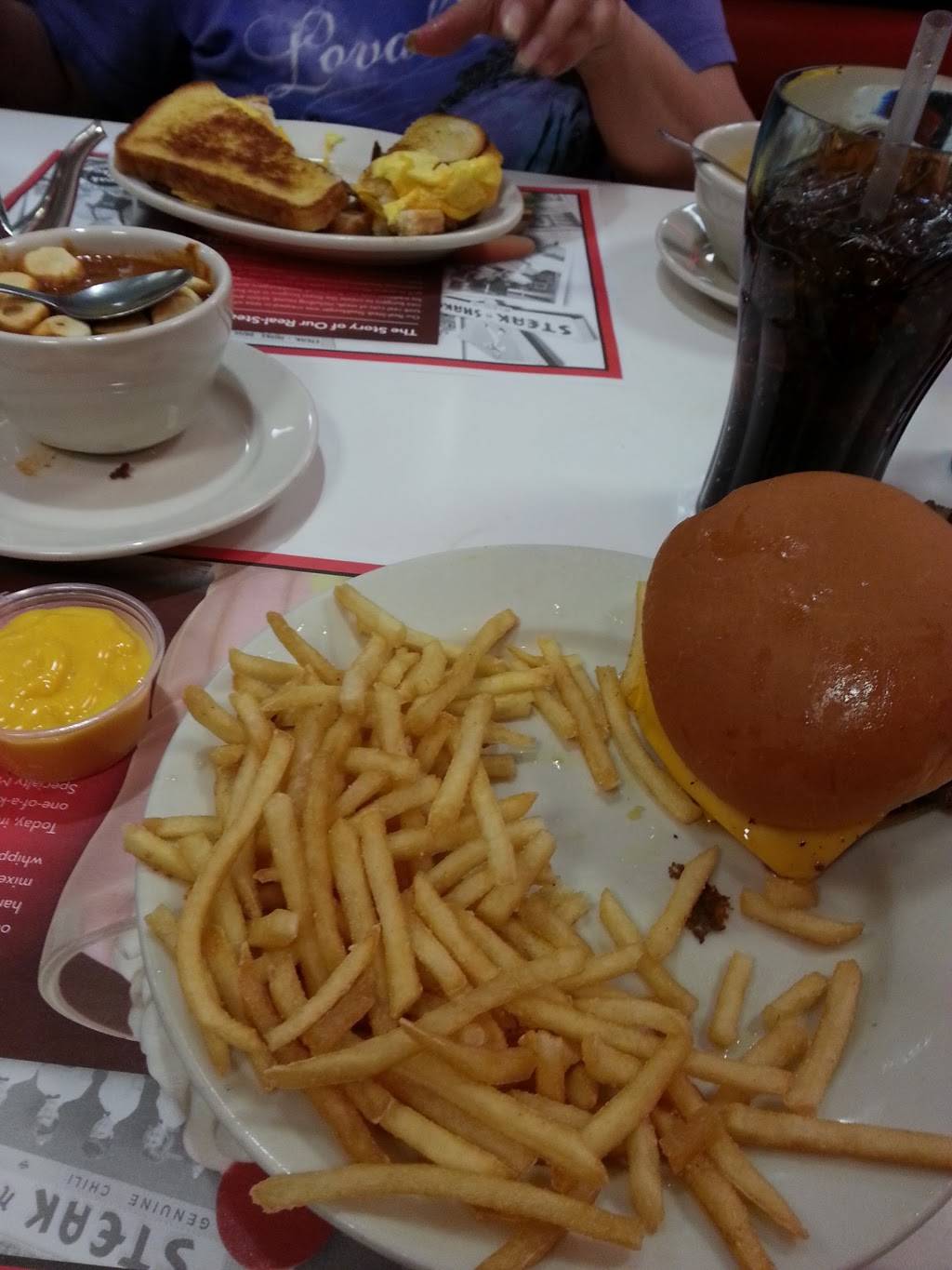 Steak n Shake | restaurant | 2250 Mount Zion Rd, Decatur, IL 62521, USA | 2178646592 OR +1 217-864-6592