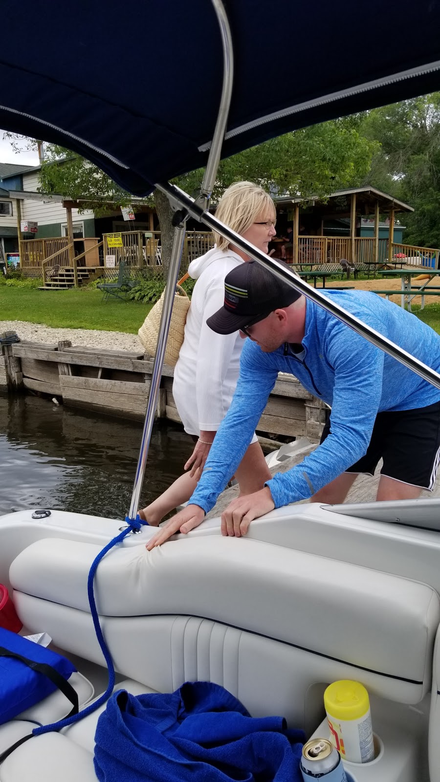 Gills on the River | restaurant | E6870 County Rd F, Weyauwega, WI 54983, USA | 9208672844 OR +1 920-867-2844