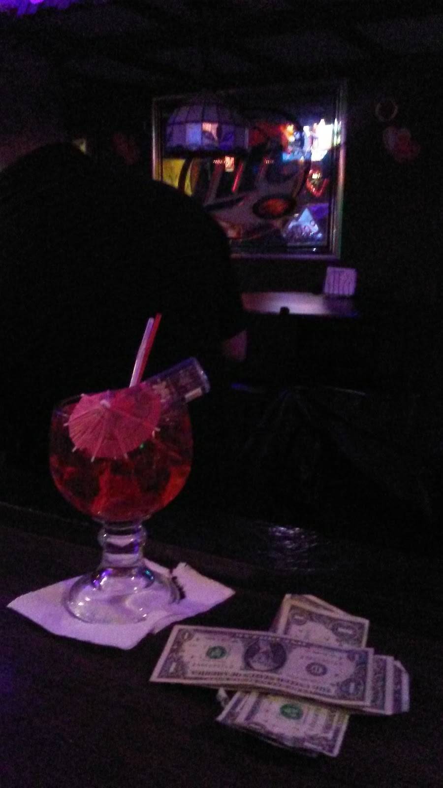 Avilas Bar & Grill | restaurant | 823 W Chicago Ave, East Chicago, IN 46312, USA | 2193970070 OR +1 219-397-0070