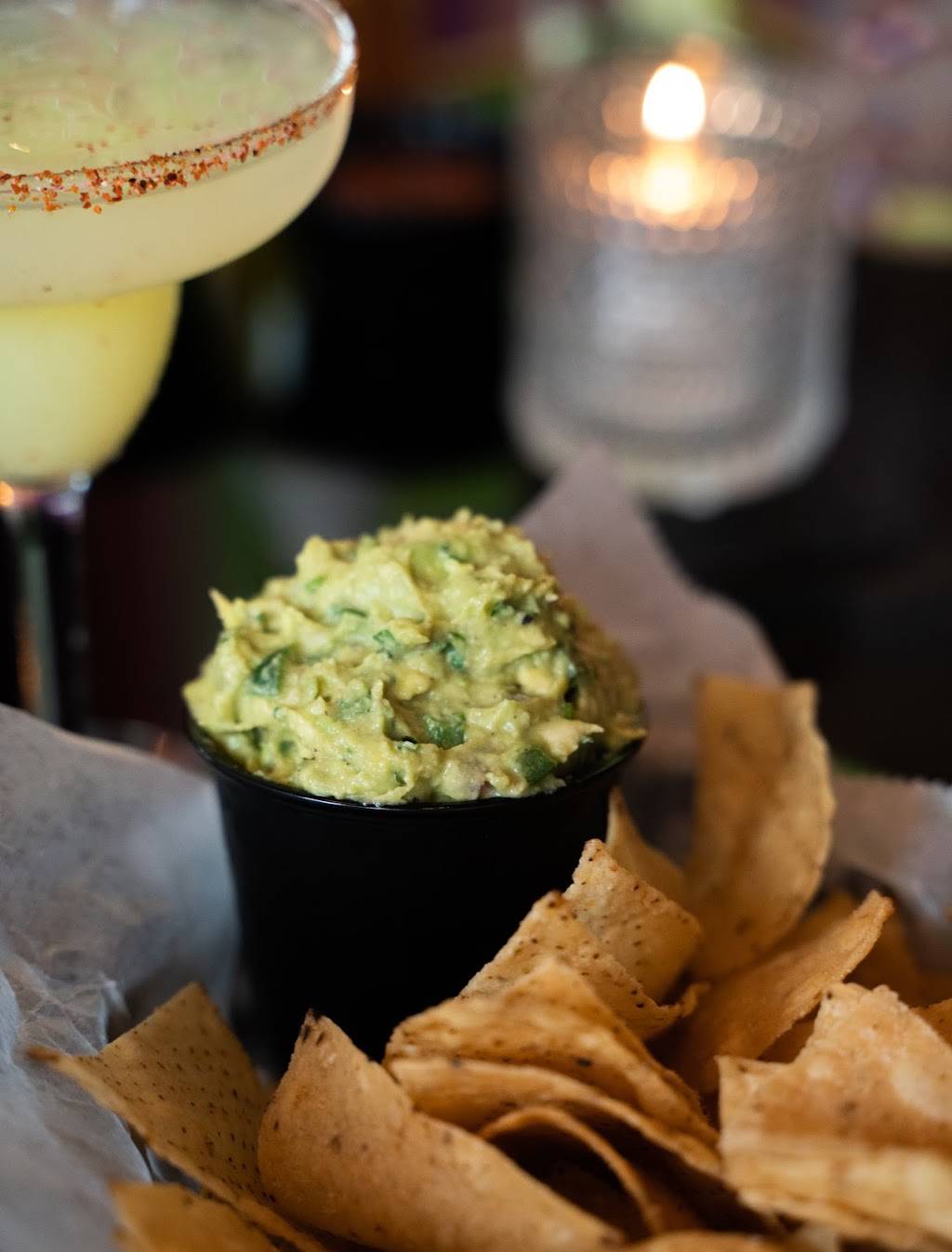 El Guapos Tequila + Tacos | restaurant | 8950 University Ave Suite 105, West Des Moines, IA 50266, USA | 5152162198 OR +1 515-216-2198