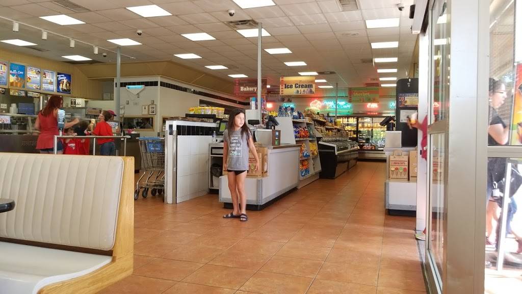 Braums Ice Cream & Burger Restaurant | restaurant | 400 W California St, Gainesville, TX 76240, USA | 9406650202 OR +1 940-665-0202