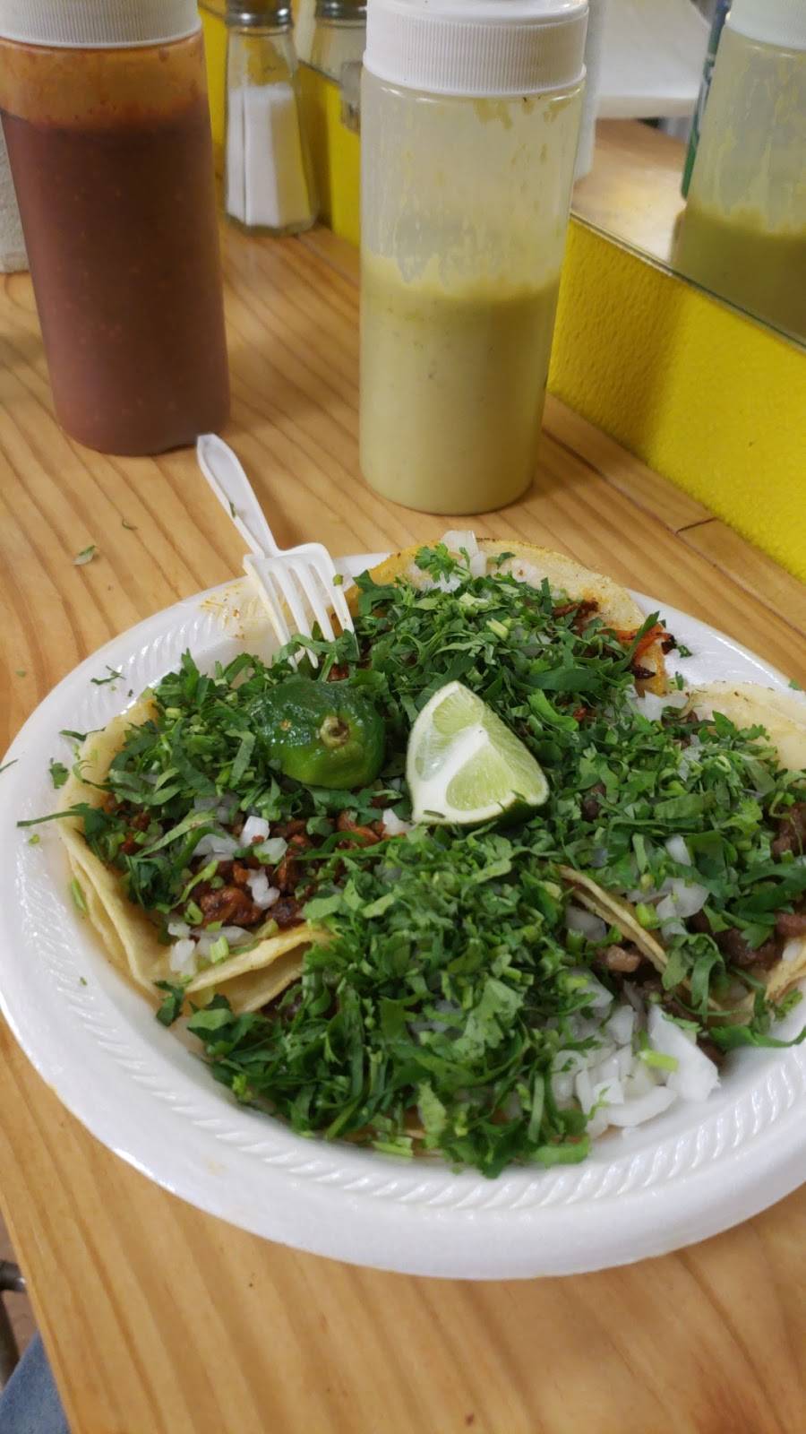 Tacos La Banqueta Puro D.F. | restaurant | 7233 Gaston Ave, Dallas, TX 75214, USA | 2143244445 OR +1 214-324-4445