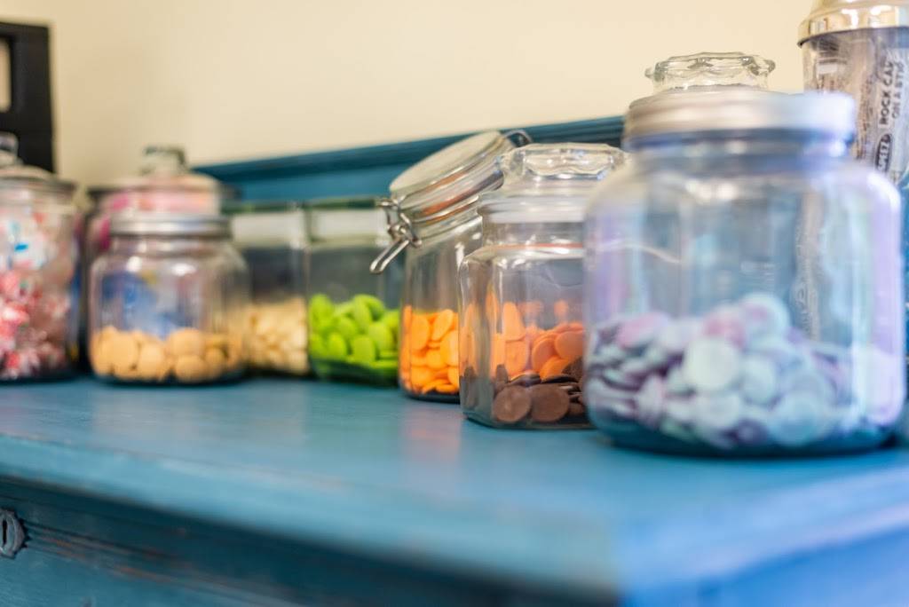 Smallcakes Lawrence | restaurant | 4801 Bauer Farm Drive F, Lawrence, KS 66049, USA | 7858561141 OR +1 785-856-1141