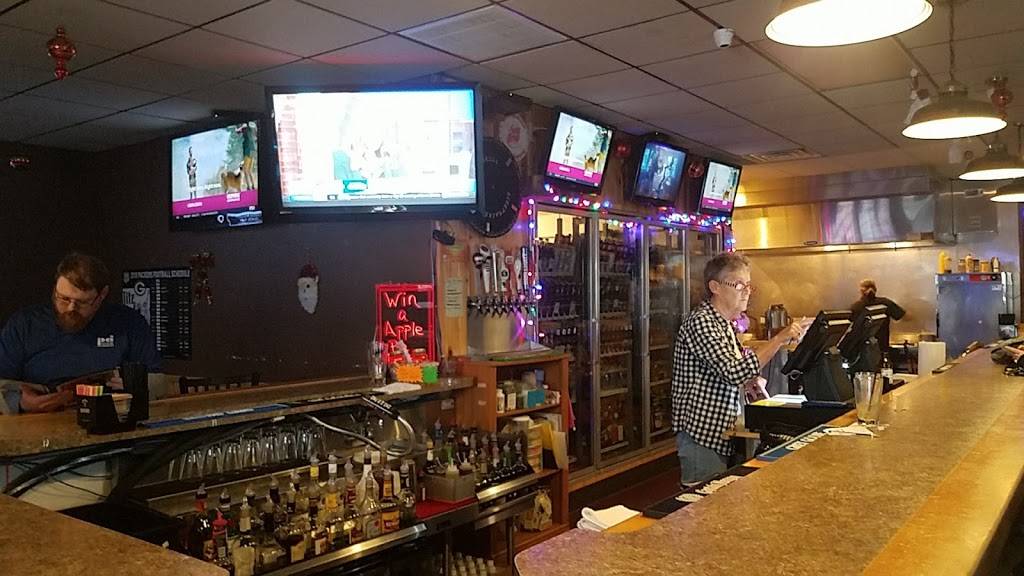 Sidetracked Bar & Grill | restaurant | 129 N Lake St, Neenah, WI 54956, USA | 9202153232 OR +1 920-215-3232