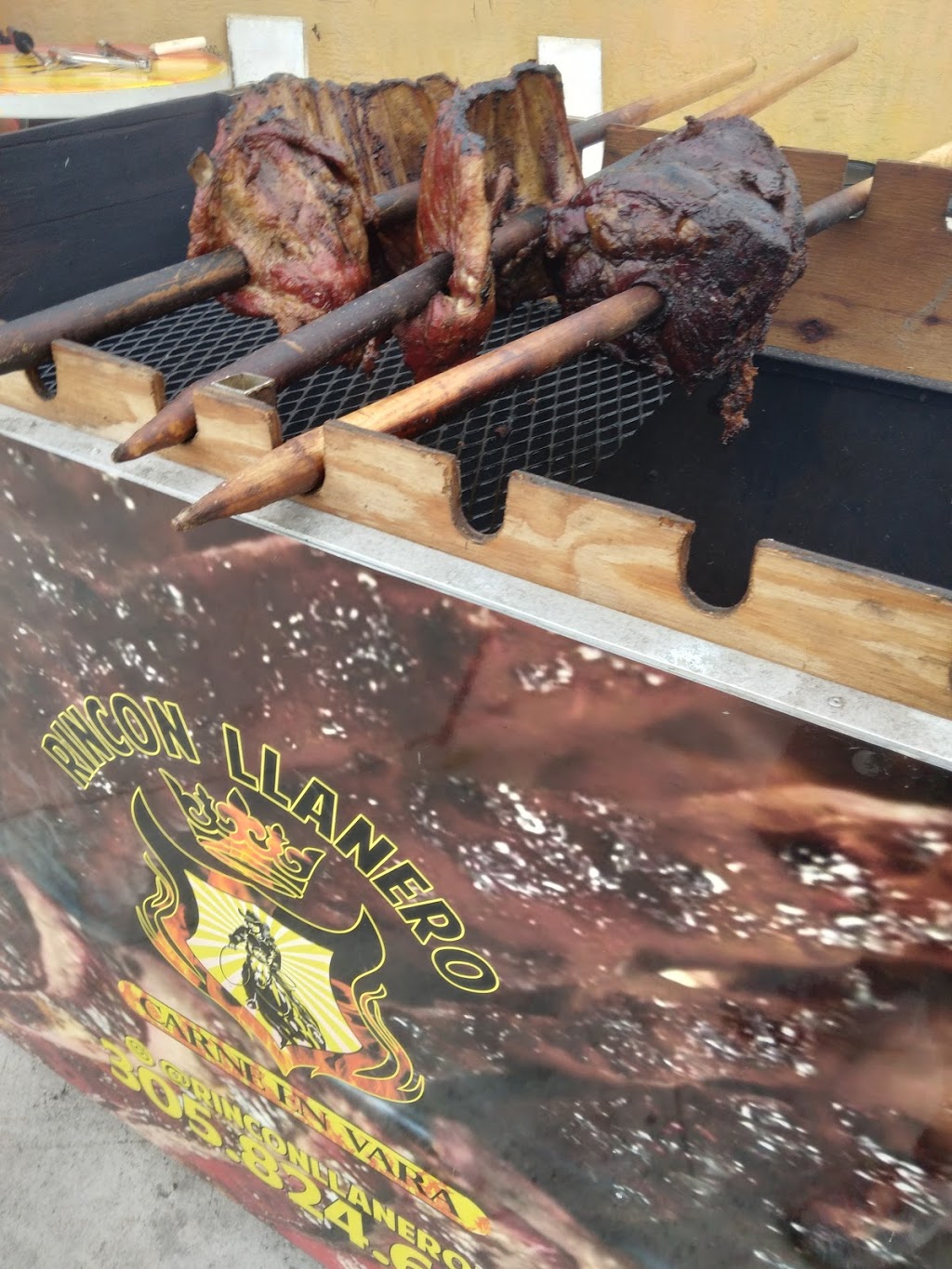 El Rincon LLanero Food Truck | restaurant | 8240 NW 74th St, Medley, FL 33166, USA | 3058246681 OR +1 305-824-6681