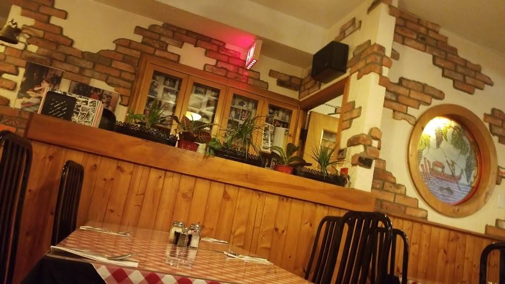 Mamma Martino’s Restaurant | restaurant | 624 The Queensway, Etobicoke, ON M8Y 1K3, Canada | 4162513337 OR +1 416-251-3337