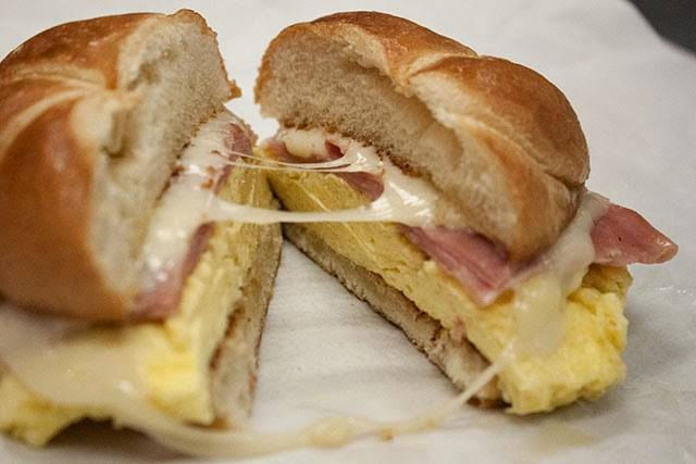 Capriottis Sandwich Shop | restaurant | 2300 Paseo Verde Pkwy, Henderson, NV 89052, USA | 7027943030 OR +1 702-794-3030