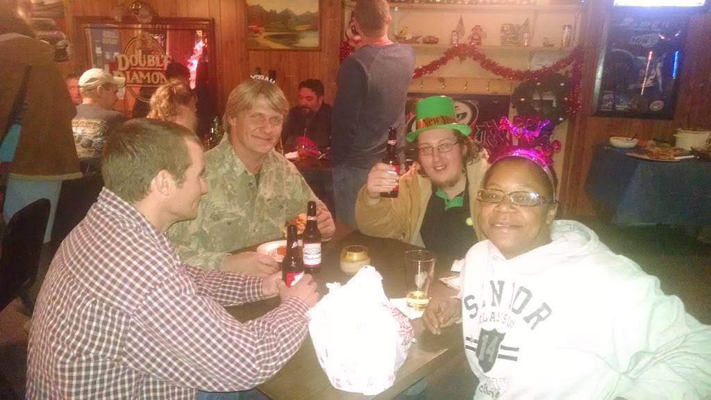 Hungry Tummy Corner Pub | restaurant | 236 S Benzie Blvd, Beulah, MI 49617, USA | 2318827038 OR +1 231-882-7038