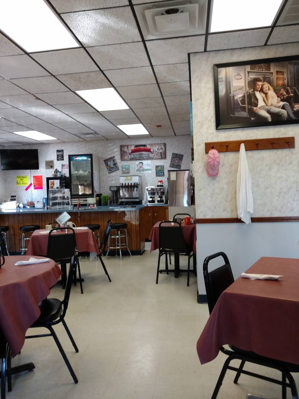 Lunch Box | restaurant | 1837 E 51st St, Ashtabula, OH 44004, USA | 4409925124 OR +1 440-992-5124