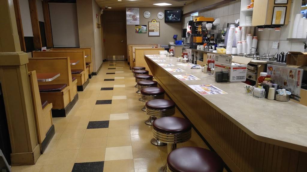 George Webb Restaurant | restaurant | 12201 W North Ave, Wauwatosa, WI 53226, USA | 4147744377 OR +1 414-774-4377