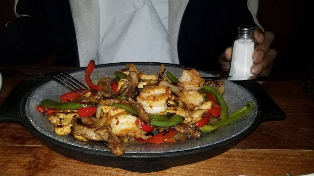 Plaza Azteca | restaurant | 3260 Berlin Turnpike, Newington, CT 06111, USA | 8604369708 OR +1 860-436-9708