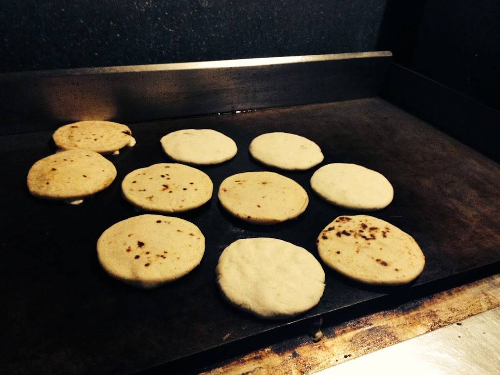 Amigos Restaurant | restaurant | 3121 S Mendenhall Rd, Memphis, TN 38115, USA | 9013635210 OR +1 901-363-5210