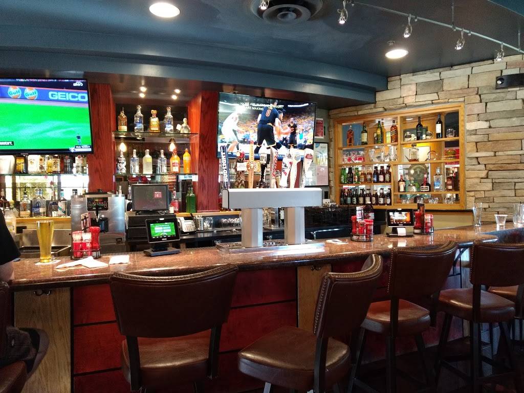 Red Robin Gourmet Burgers and Brews | restaurant | 27476 W Lugonia Ave, Redlands, CA 92374, USA | 9097925641 OR +1 909-792-5641