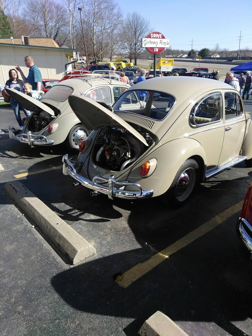 Johnny Rays Drive In | restaurant | 800 SW Blue Pkwy, Lees Summit, MO 64063, USA | 8165241910 OR +1 816-524-1910