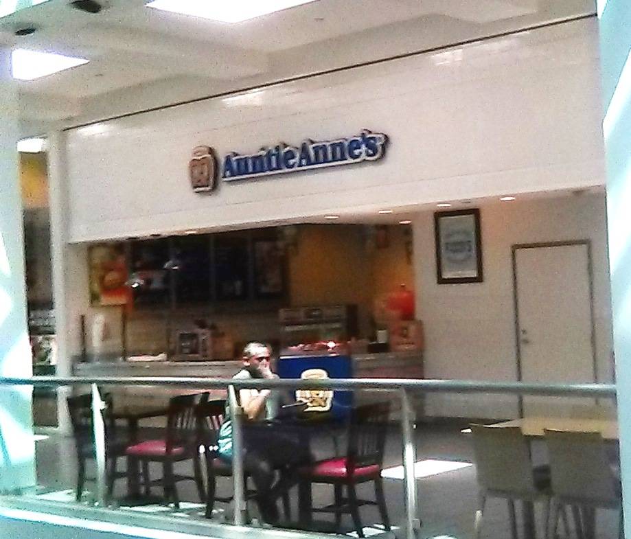Auntie Annes | cafe | 2800 N Main St Space 702, Santa Ana, CA 92701, USA | 7145419396 OR +1 714-541-9396