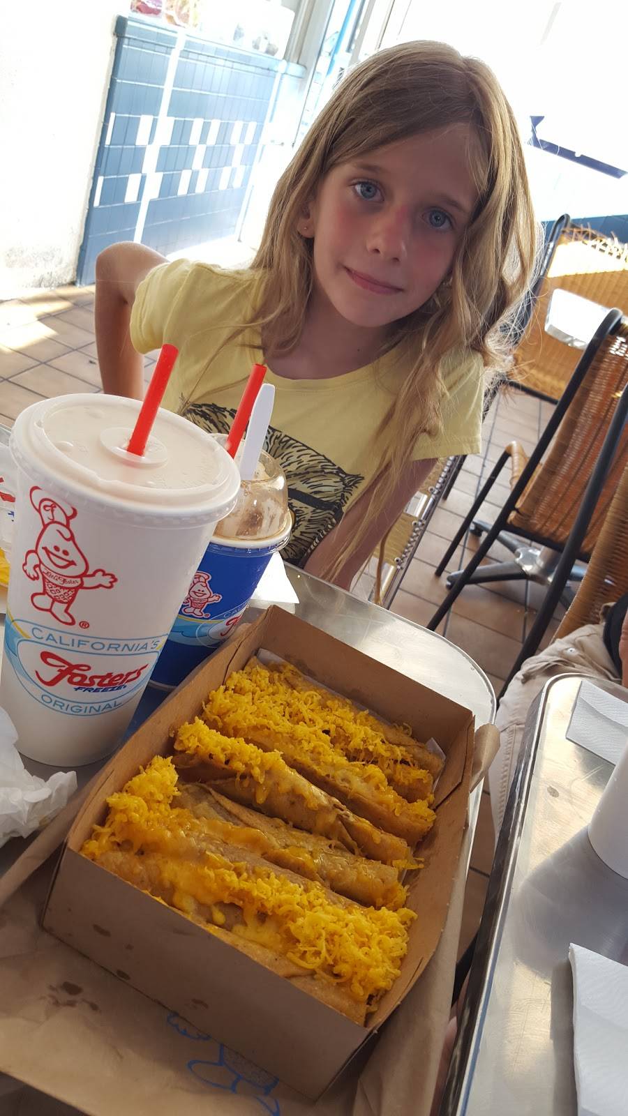 Fosters Freeze | restaurant | 4121 Telegraph Rd, Ventura, CA 93003, USA | 8056421819 OR +1 805-642-1819