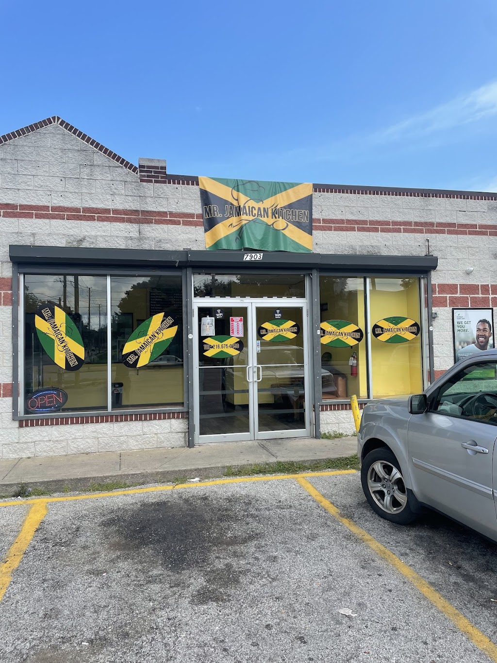 Mr. Jamaican Kitchen | restaurant | 7903 Superior Ave, Cleveland, OH 44103, USA | 2166750150 OR +1 216-675-0150