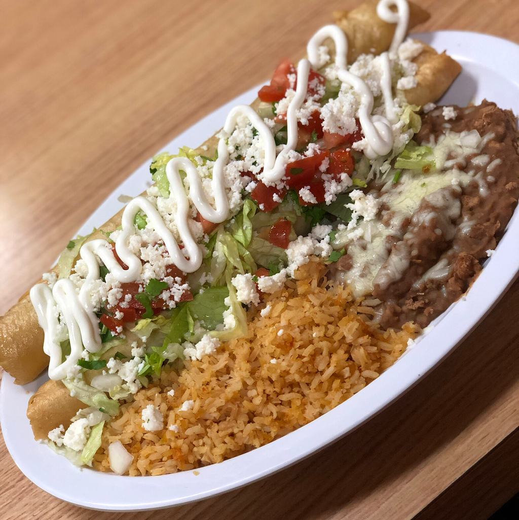 El Chilaquil Mexican And Seafood Restaurant | restaurant | 1052 E Ave. J, Lancaster, CA 93535, USA | 6619414068 OR +1 661-941-4068