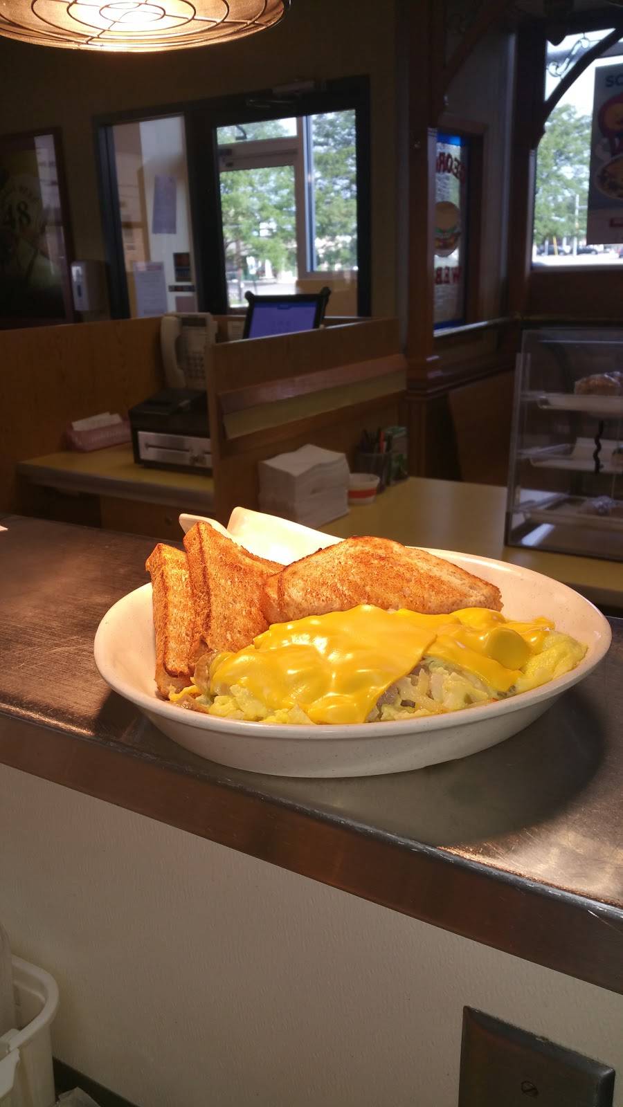 George Webb Restaurant | restaurant | 19555 West Bluemound Road # 5 # 5, Brookfield, WI 53045, USA | 2627890480 OR +1 262-789-0480