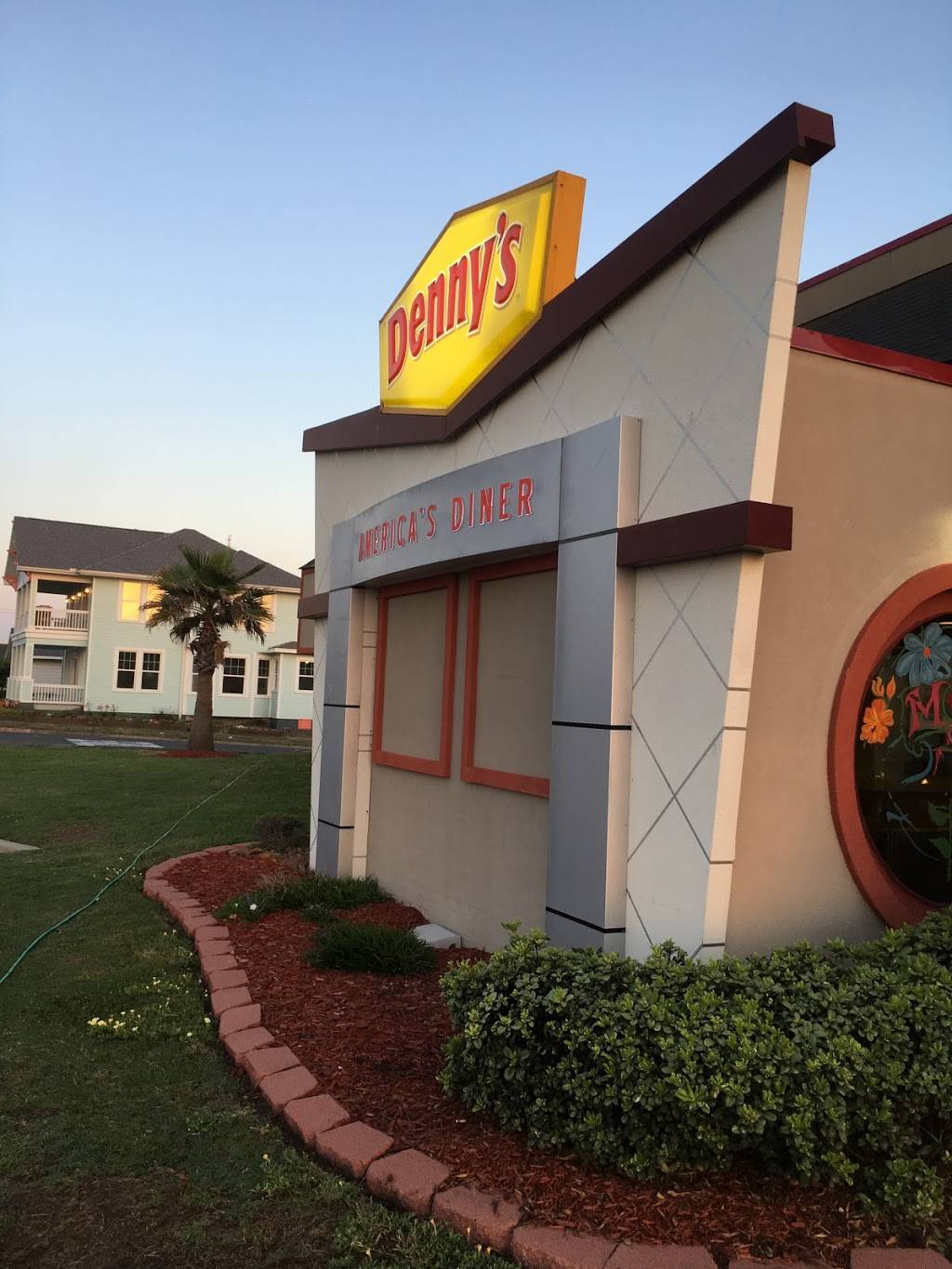 Dennys | restaurant | 1410 Seawall Blvd, Galveston, TX 77550, USA | 4097635954 OR +1 409-763-5954
