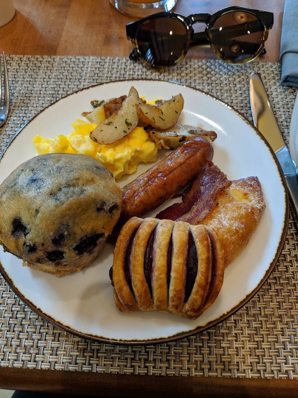 Fresh Mediterranean Market | restaurant | 1500 Epcot Resorts Blvd, Orlando, FL 32830, USA | 4079341609 OR +1 407-934-1609