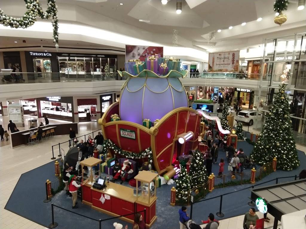 Corbins Corner | shopping mall | 1445 New Britain Ave, West Hartford, CT 06110, USA | 2036355560 OR +1 203-635-5560