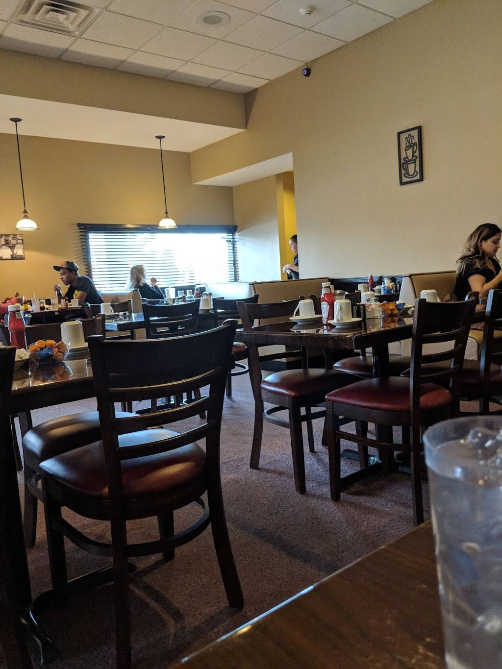 Mr. Waffles Family Restaurant | restaurant | 1602 N Prairie Ave, Crest Hill, IL 60435, USA | 8156302013 OR +1 815-630-2013