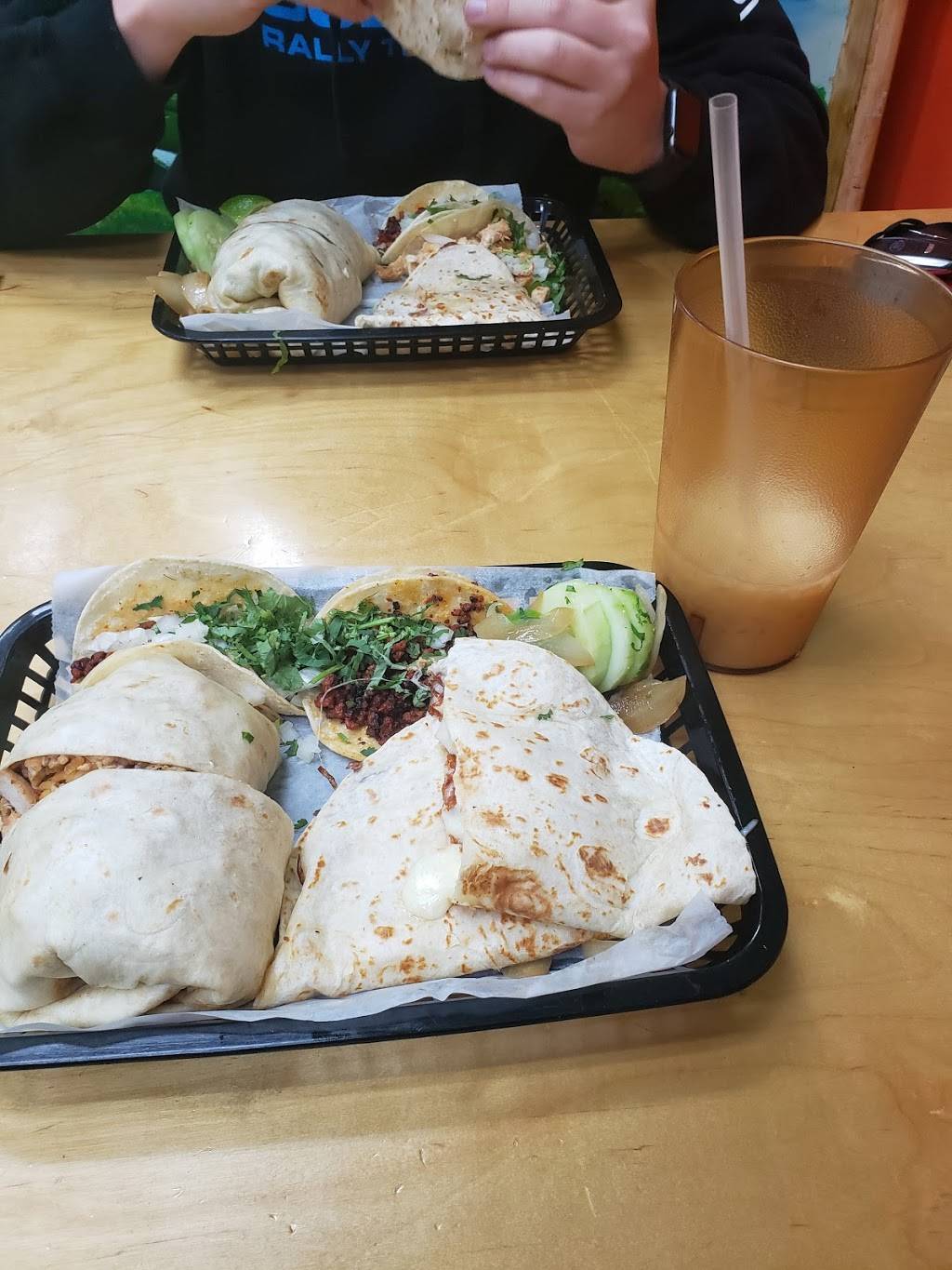 El Tacoriendo | restaurant | 3892 Refugee Rd, Columbus, OH 43232, USA | 6143677471 OR +1 614-367-7471