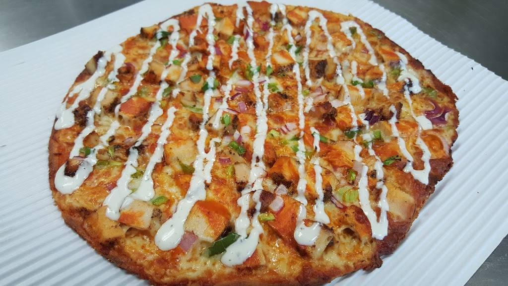 Hometown Pizza | restaurant | 7010 Gateway Park Dr, Village of Clarkston, MI 48346, USA | 2486204100 OR +1 248-620-4100