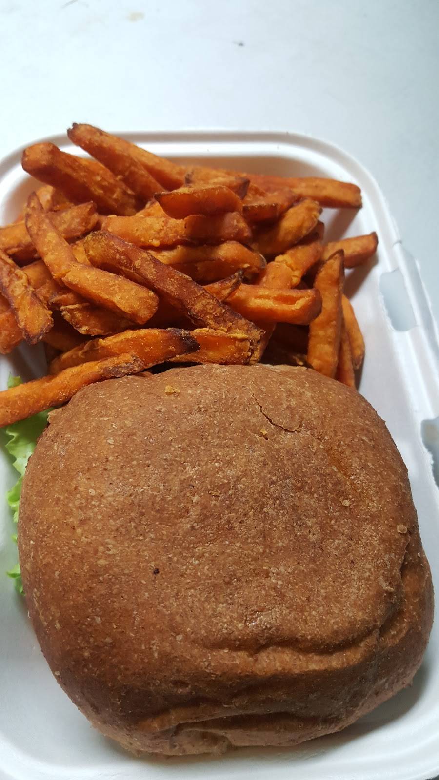 Punchline juice bar | restaurant | 701 Nostrand Ave, Brooklyn, NY 11225, USA | 7188567500 OR +1 718-856-7500