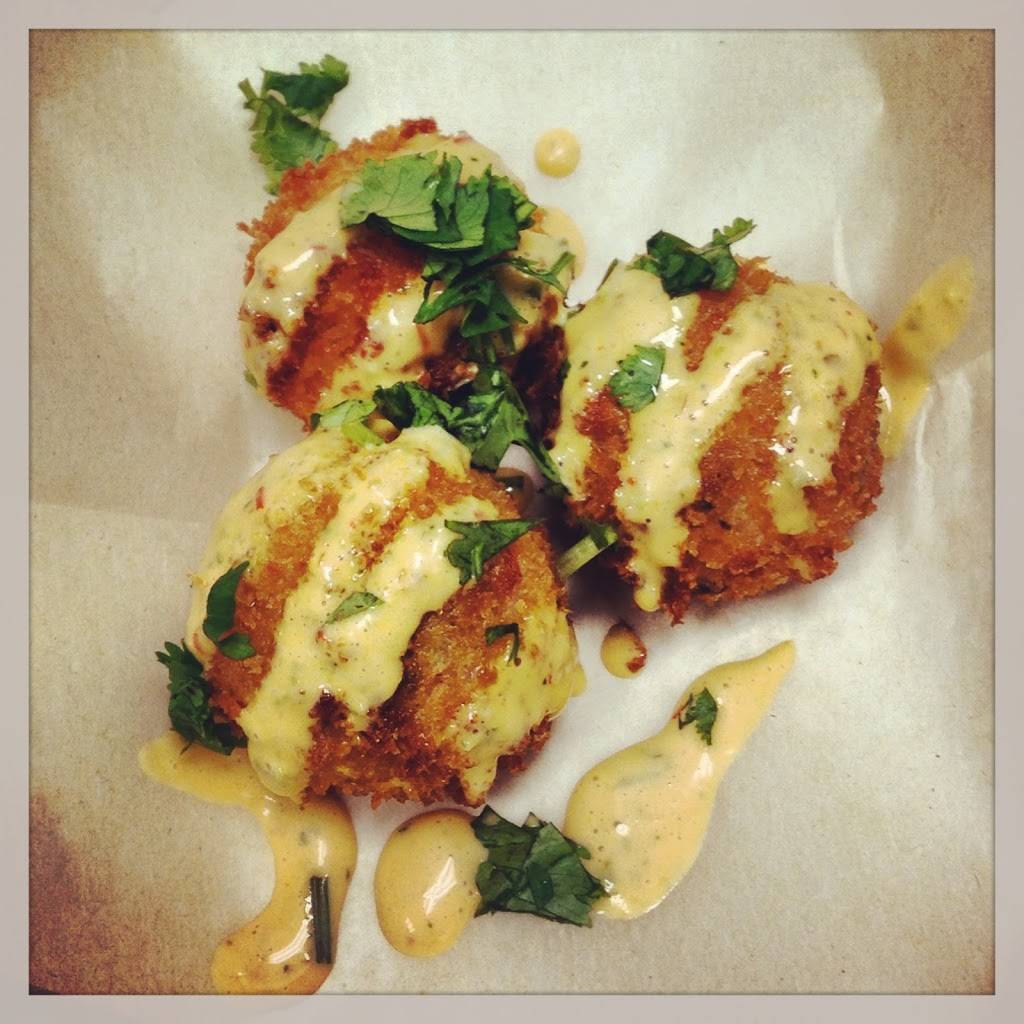 Yum Dum Truck | restaurant | 1924 W Division St, Chicago, IL 60622, USA | 8473761925 OR +1 847-376-1925