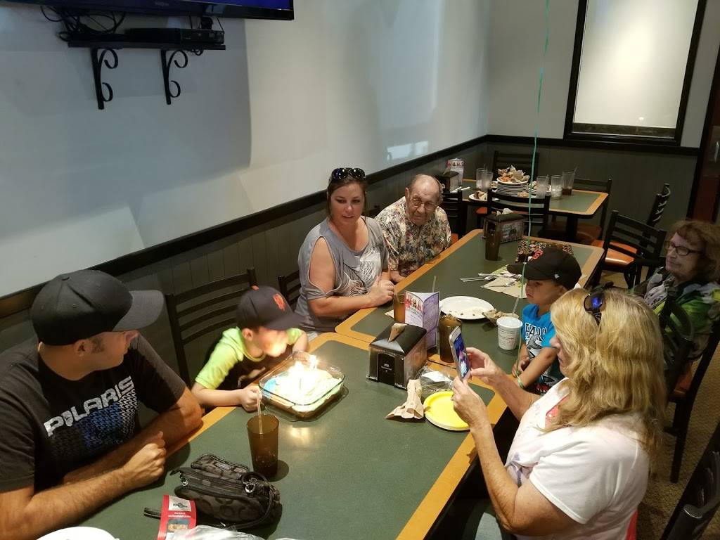 Round Table Pizza | meal delivery | 150 N Wilma Ave, Ripon, CA 95366, USA | 2095995188 OR +1 209-599-5188