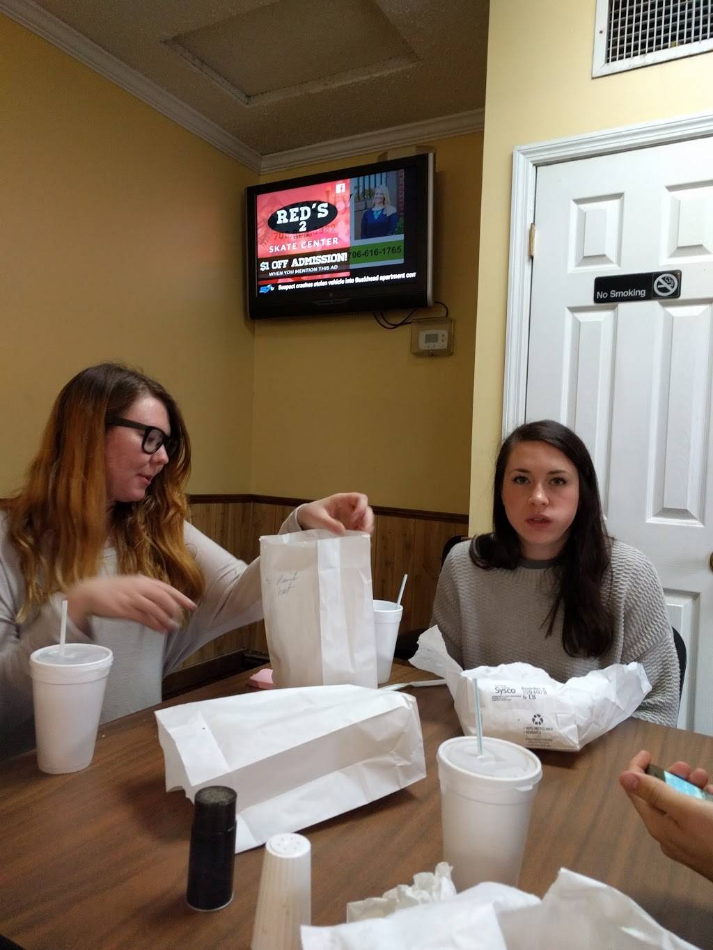 Chic Delite | restaurant | 201 E 8th St, West Point, GA 31833, USA | 7066434797 OR +1 706-643-4797