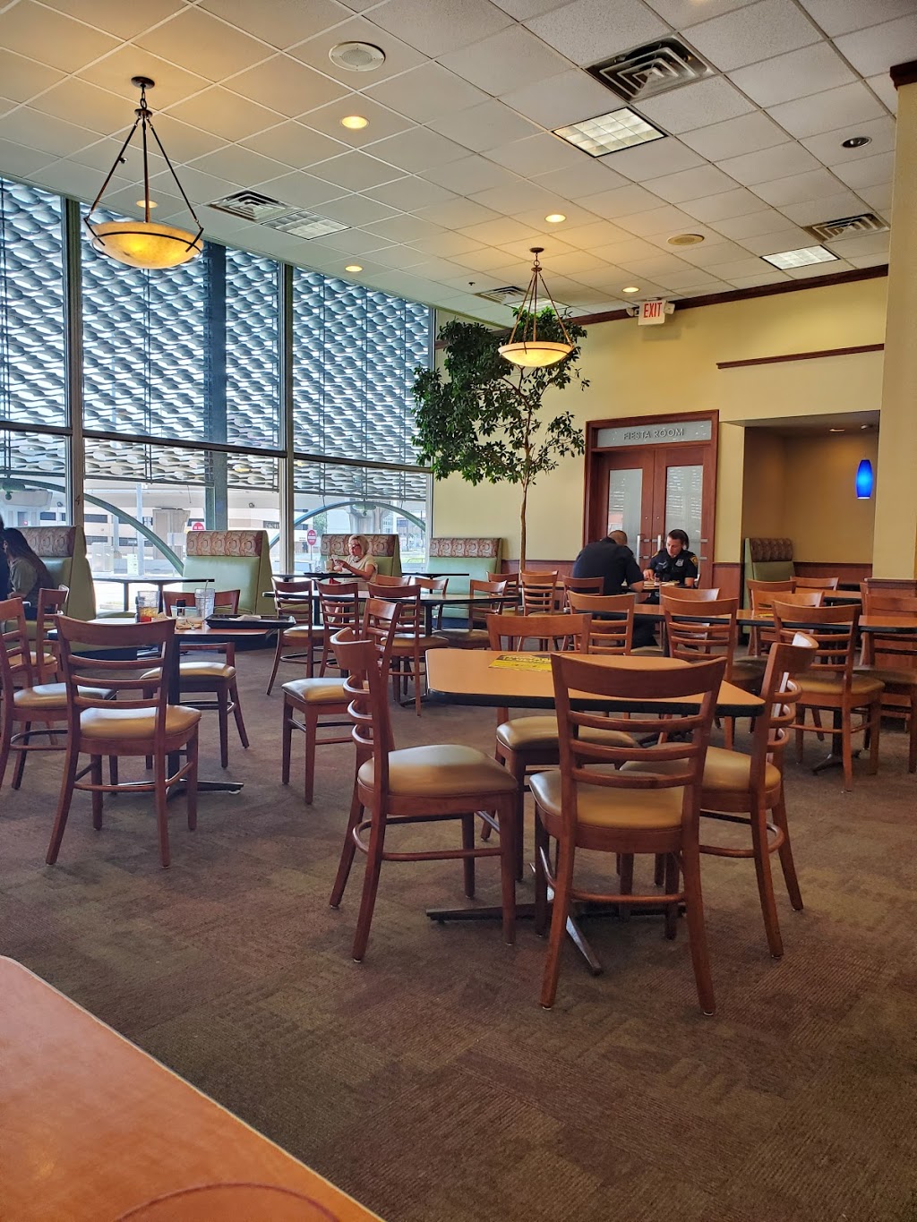 Lubys | restaurant | 911 N Main Ave, San Antonio, TX 78212, USA | 2102231911 OR +1 210-223-1911