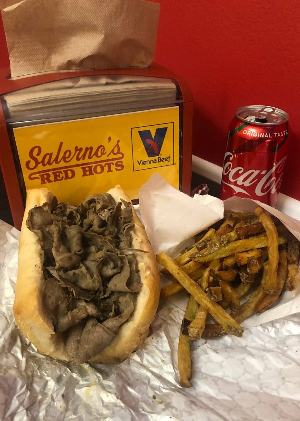 Salernos Red Hots | restaurant | 197 E Veterans Pkwy, Yorkville, IL 60560, USA | 6303838983 OR +1 630-383-8983