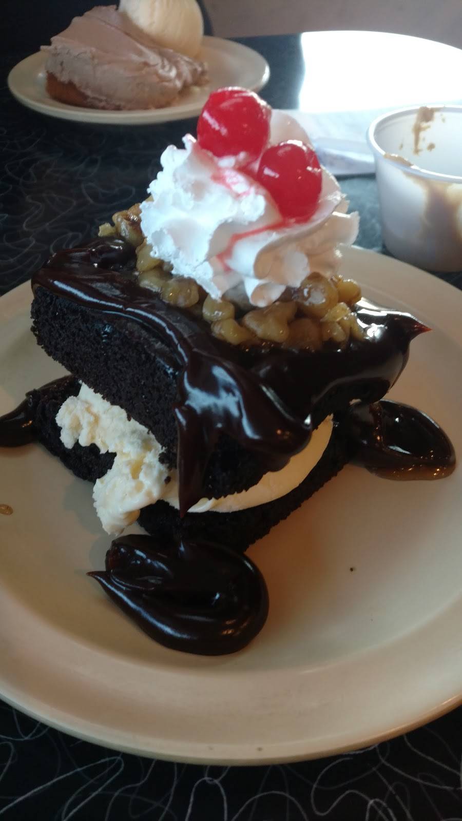 Dixie Freeze | restaurant | 200 Elm Ave, South Pittsburg, TN 37380, USA | 4238376423 OR +1 423-837-6423