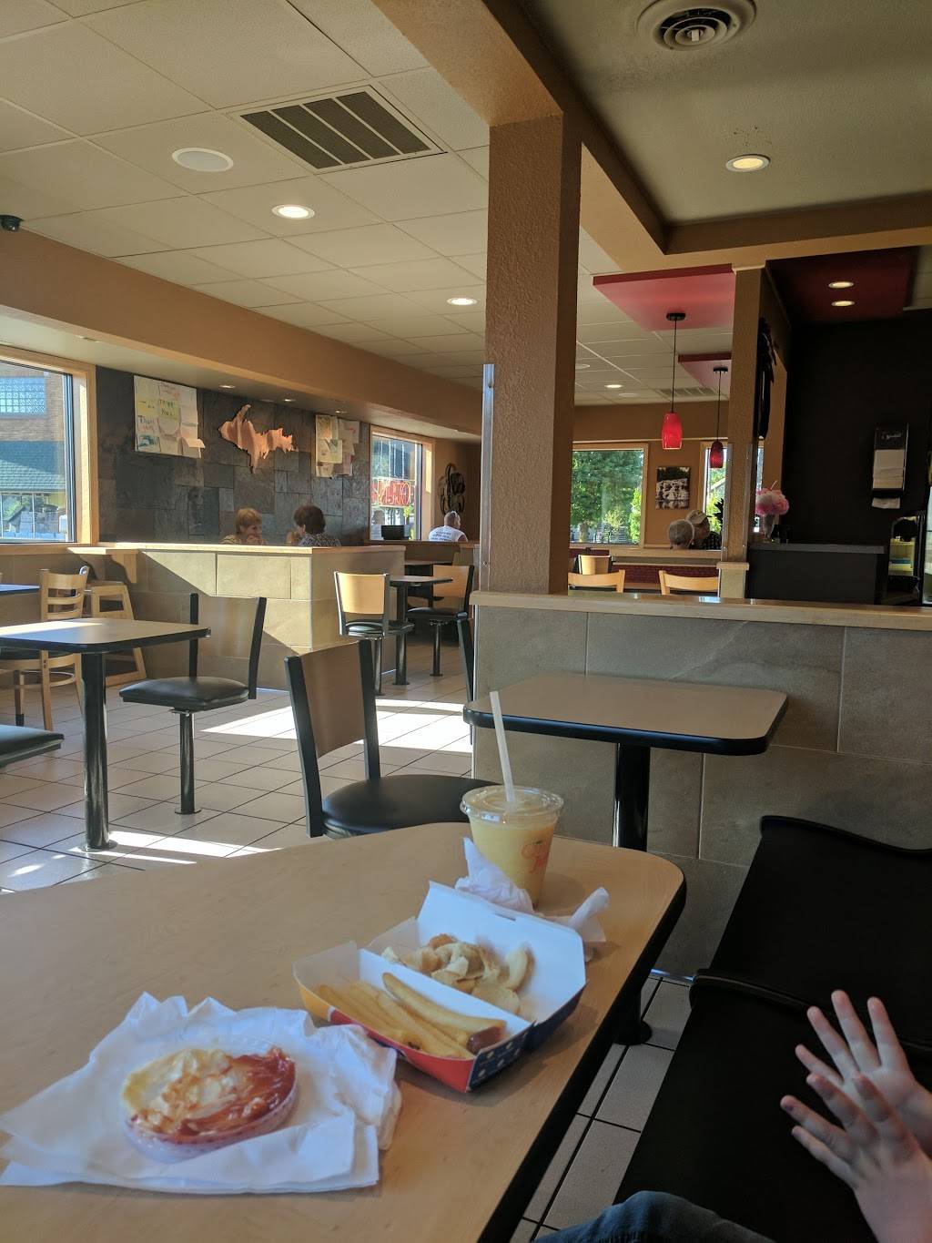 Dairy Queen Grill & Chill | restaurant | 201 E Lead St, Bessemer, MI 49911, USA | 9066636061 OR +1 906-663-6061