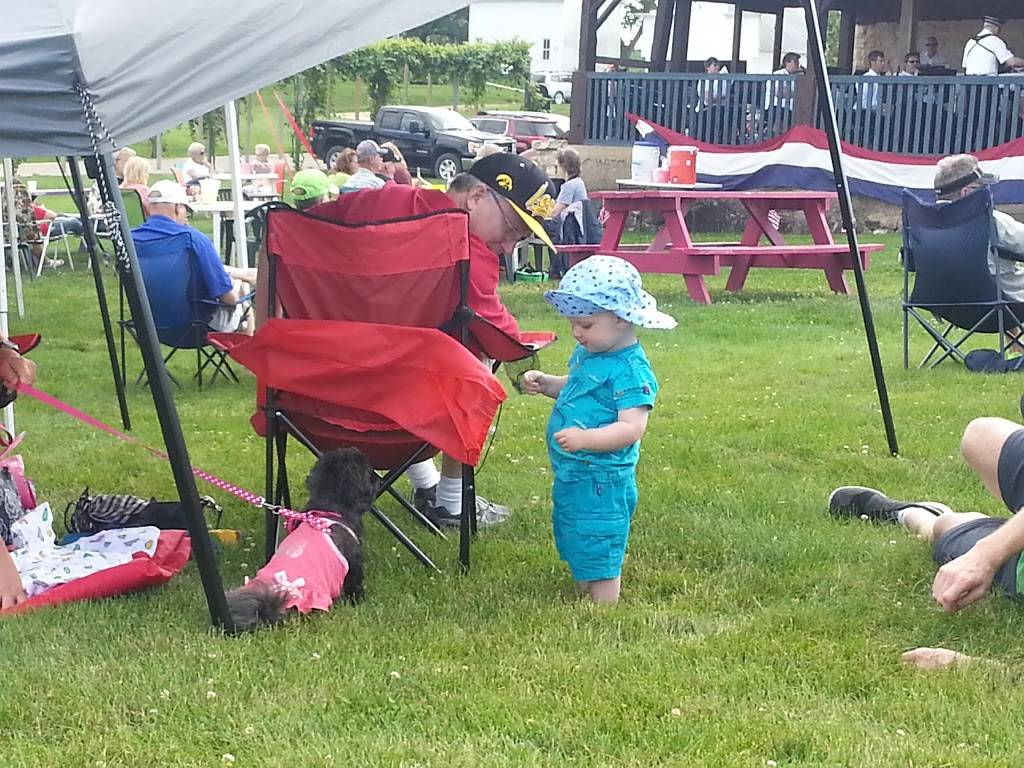 Spruce Harbor Inn | restaurant | 30579 400th Ave, Bellevue, IA 52031, USA | 5638725637 OR +1 563-872-5637