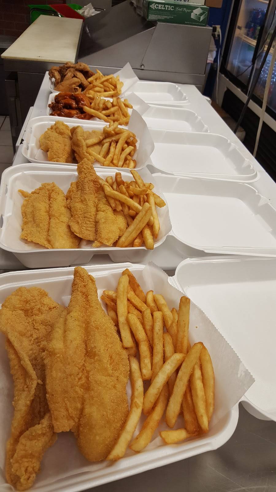 Blue Shark Fish & Chicken | restaurant | 5456 W 34th St, Indianapolis, IN 46224, USA | 3173294640 OR +1 317-329-4640