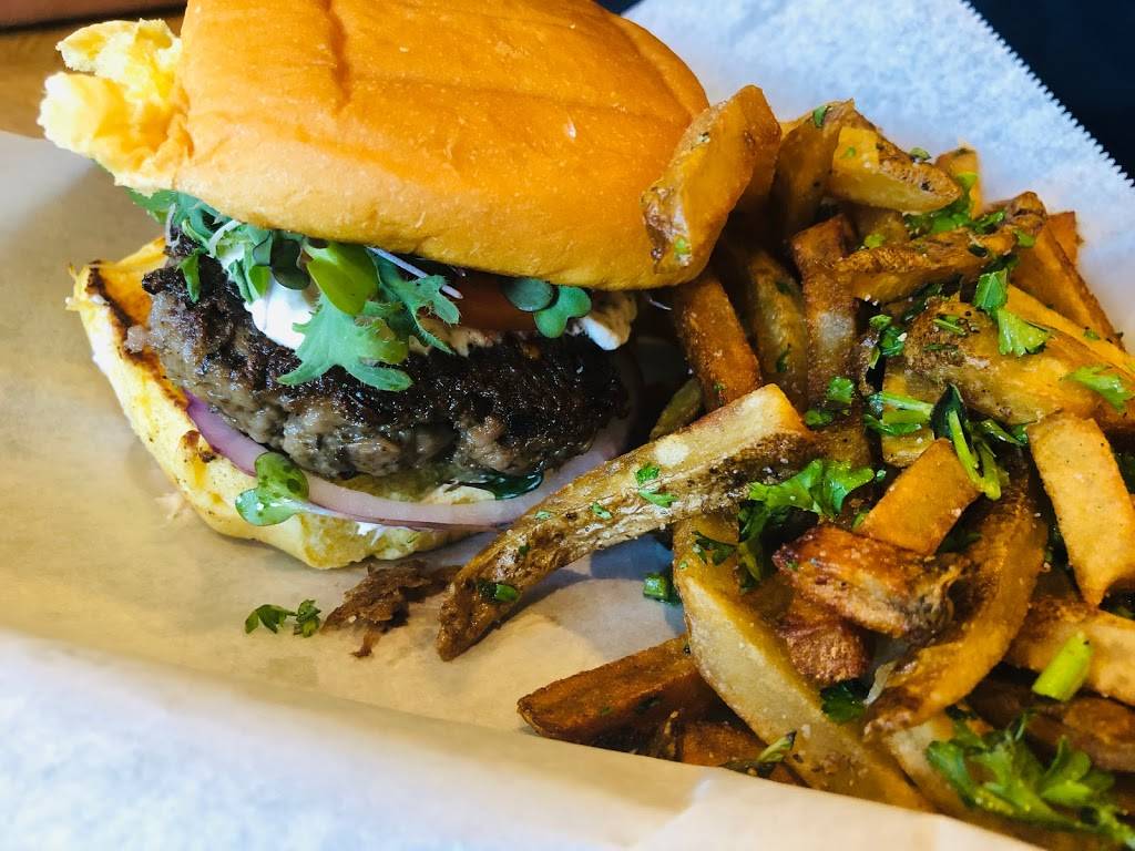 dNB Burgers | restaurant | 22 Elm St, New Bedford, MA 02740, USA | 7742020118 OR +1 774-202-0118