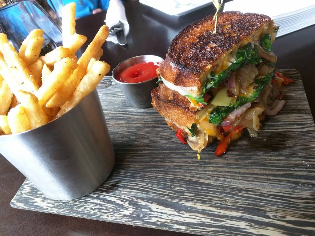 Three Squares Craft Kitchen & Cocktails | restaurant | 669 Highland Ave, Needham, MA 02494, USA | 7814444644 OR +1 781-444-4644