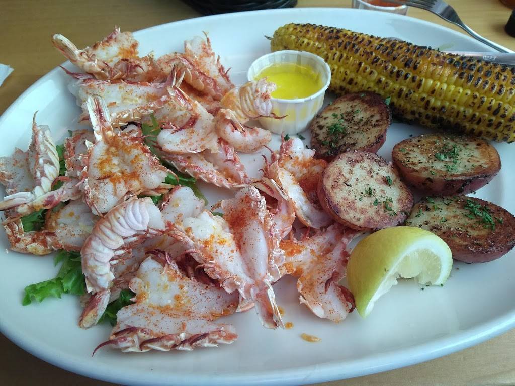 Off the Hook Raw Bar & Grill | restaurant | 747 E 3rd Ave, New Smyrna Beach, FL 32169, USA | 3864029300 OR +1 386-402-9300